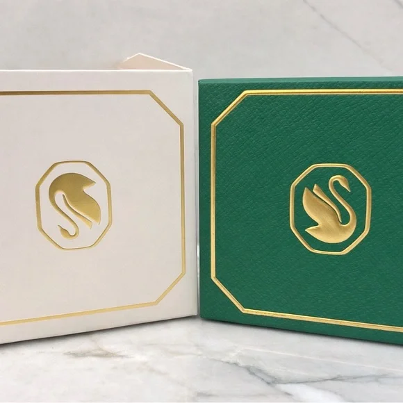 Swarovski 2025 Annual Edition Festive 3D Star Ornament 5701505 Gold w/ Box - Picture 4 of 7